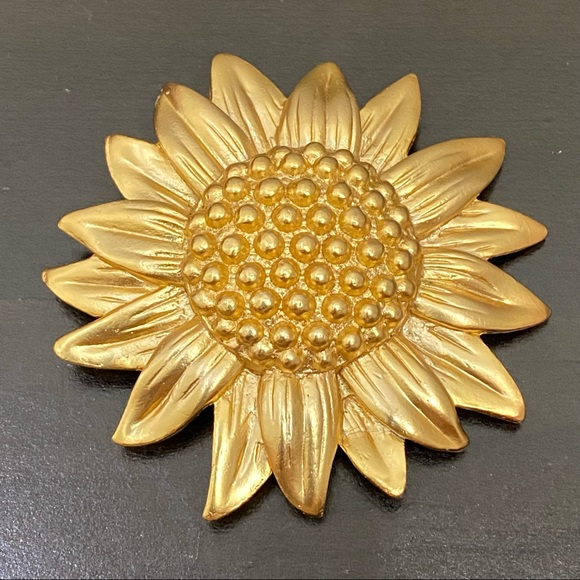 Vintage Unsigned Large Sunflower Gold-tone Brooch New (Old Stock) - Picture 6 of 11